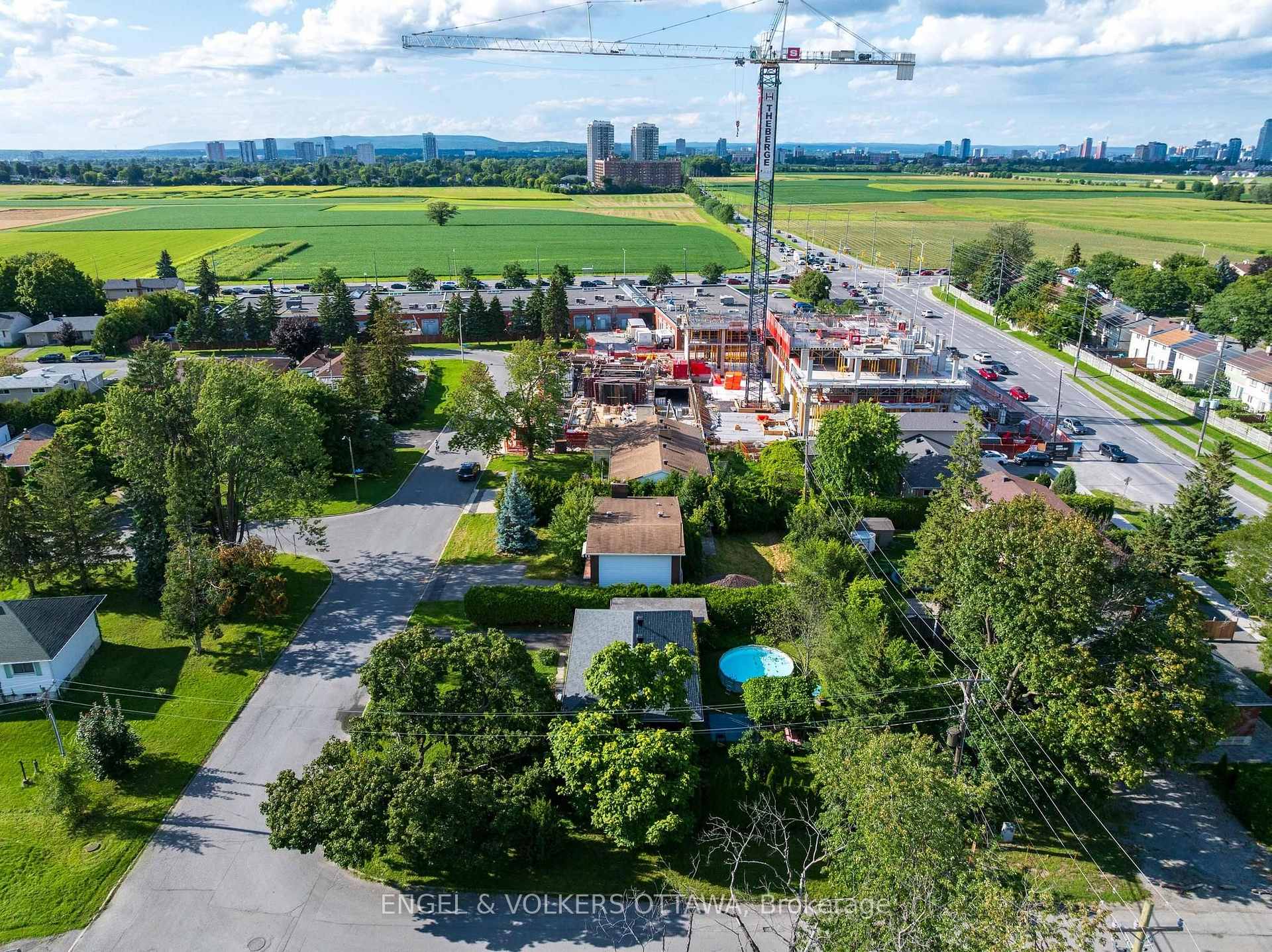 Photo 10 of 11 Hilliard Avenue, Ottawa, City View/Skyline/Fisher Heights/Parkwood Hills — HOMEH