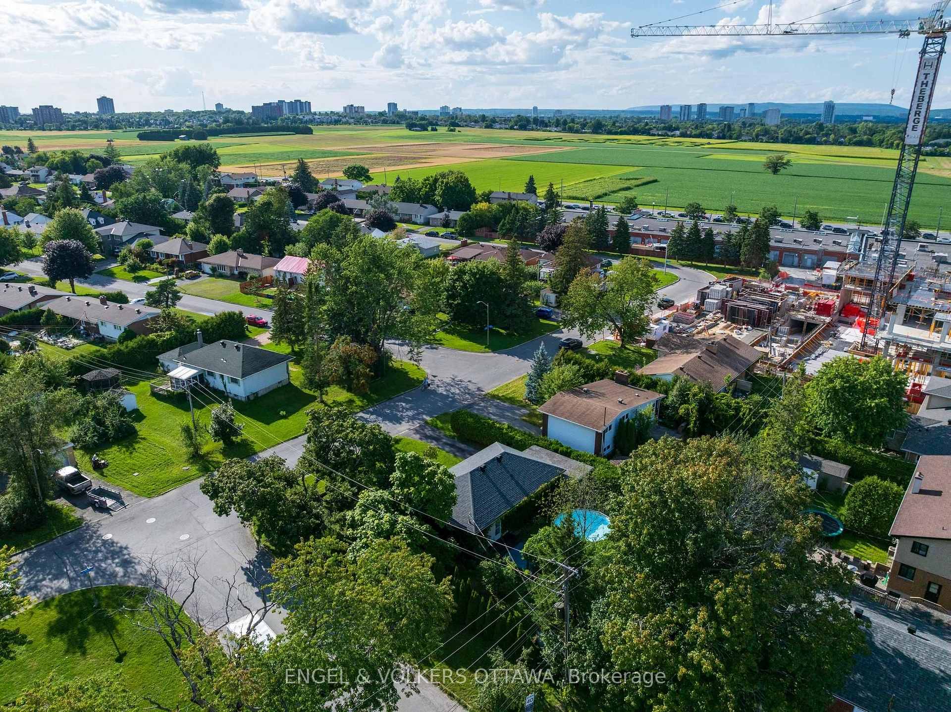 Photo 11 of 11 Hilliard Avenue, Ottawa, City View/Skyline/Fisher Heights/Parkwood Hills — HOMEH