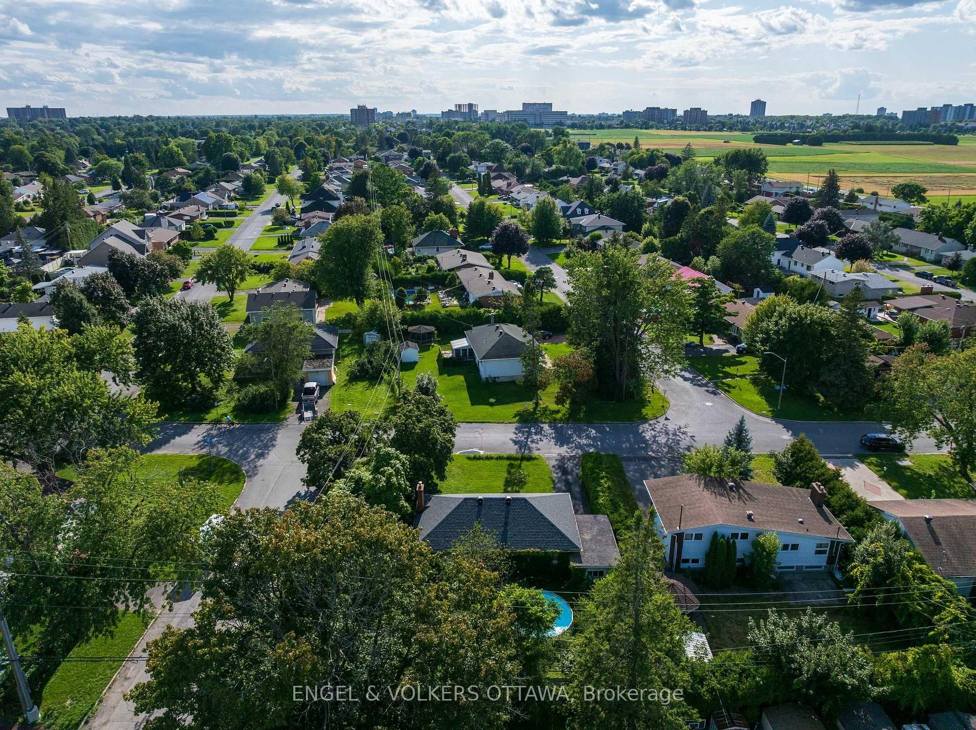 Photo 12 of 11 Hilliard Avenue, Ottawa, City View/Skyline/Fisher Heights/Parkwood Hills — HOMEH
