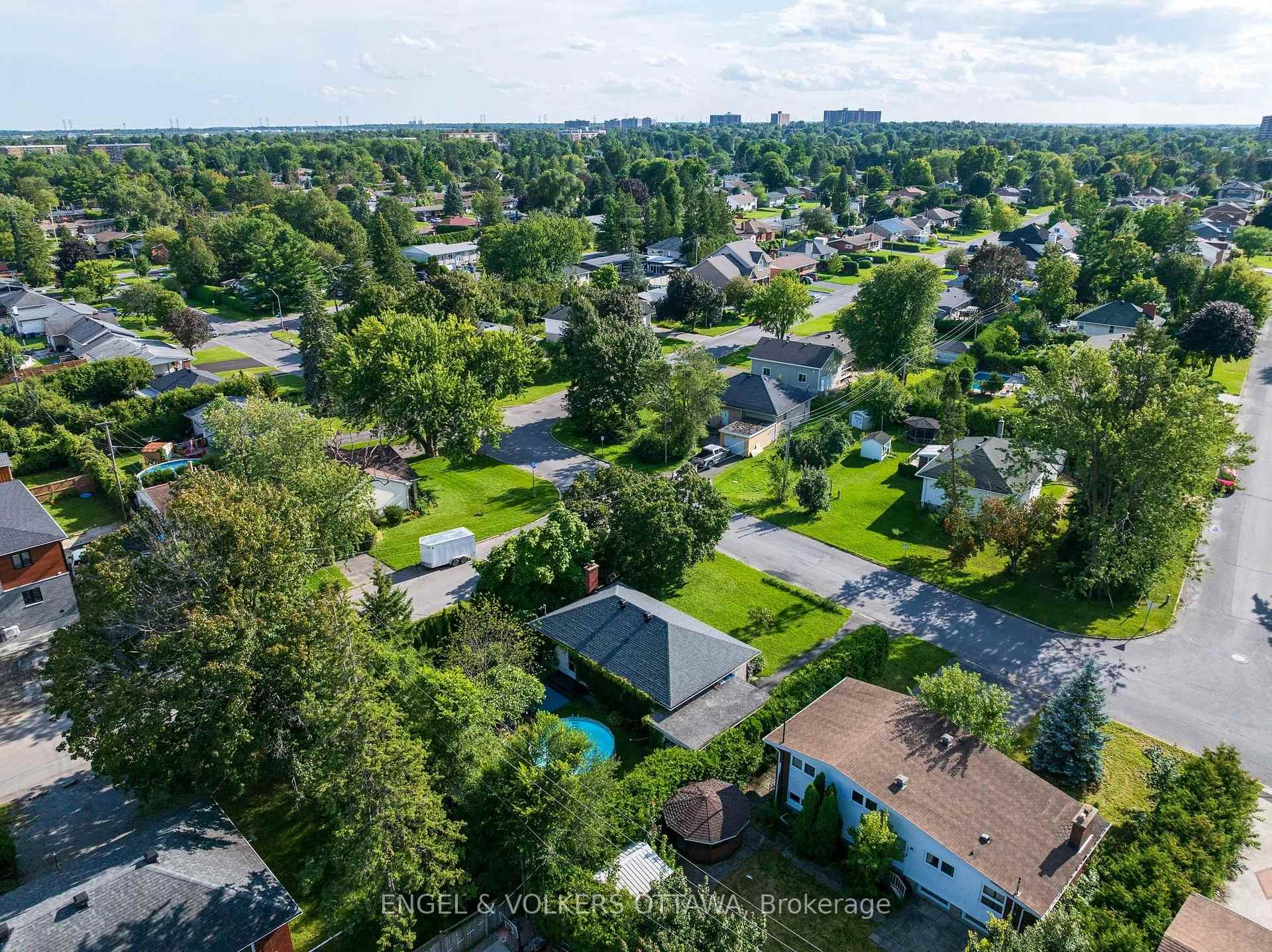 Photo 13 of 11 Hilliard Avenue, Ottawa, City View/Skyline/Fisher Heights/Parkwood Hills — HOMEH