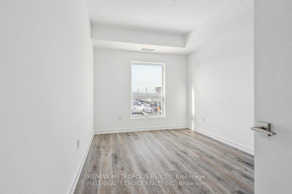 Photo 14 of Unit 422, 430 Essa Road, Barrie, Holly — HOMEH