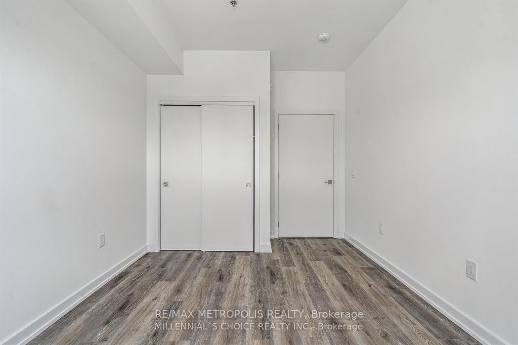 Photo 16 of Unit 422, 430 Essa Road, Barrie, Holly — HOMEH