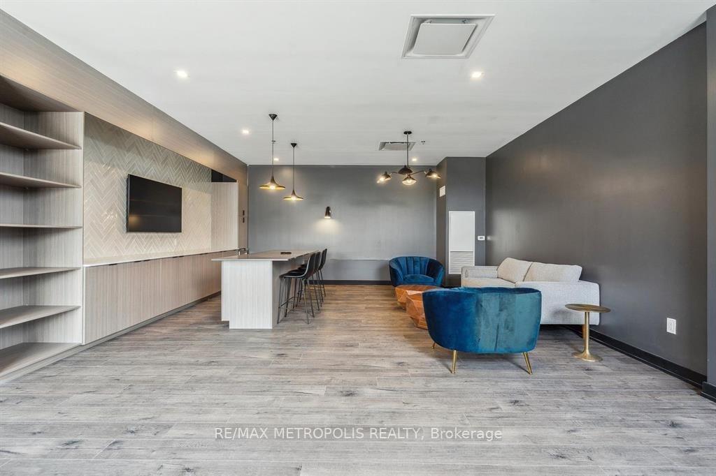 Photo 23 of Unit 422, 430 Essa Road, Barrie, Holly — HOMEH