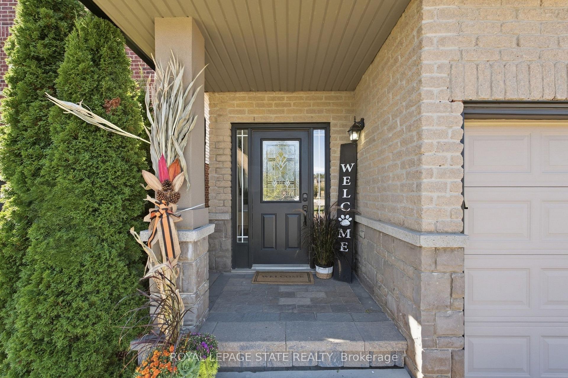 Photo 4 of 139 Stoneglen Way, Hamilton, Mount Hope — HOMEH