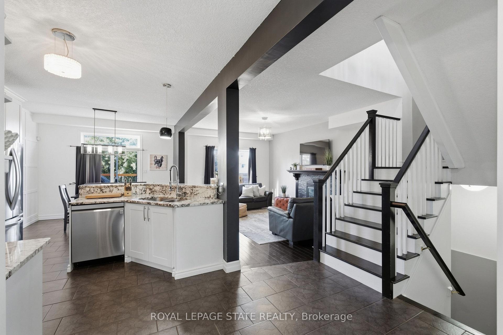 Photo 6 of 139 Stoneglen Way, Hamilton, Mount Hope — HOMEH