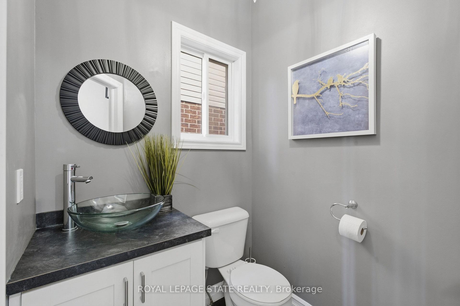 Photo 7 of 139 Stoneglen Way, Hamilton, Mount Hope — HOMEH