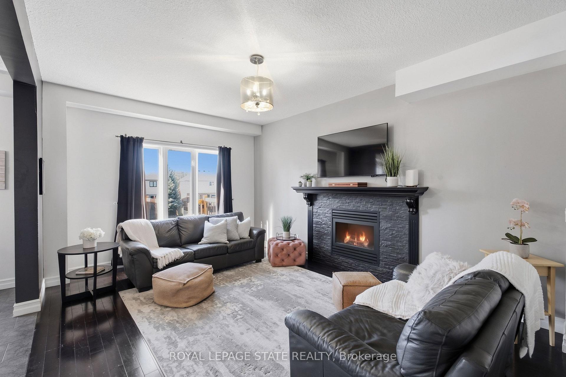 Photo 8 of 139 Stoneglen Way, Hamilton, Mount Hope — HOMEH