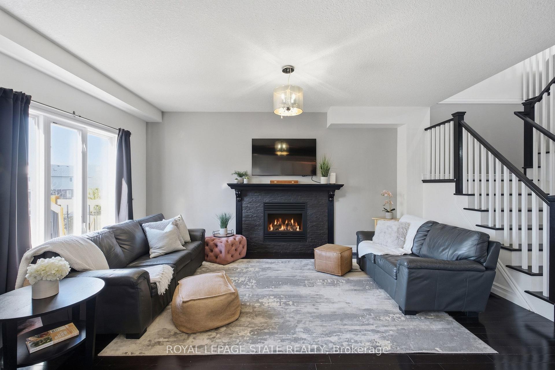 Photo 9 of 139 Stoneglen Way, Hamilton, Mount Hope — HOMEH