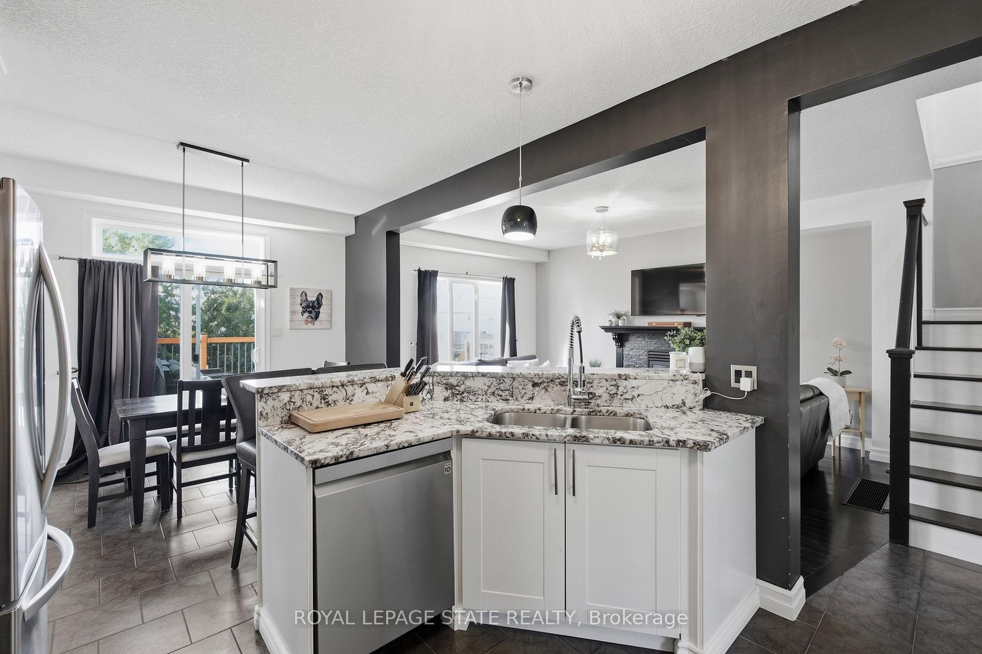 Photo 12 of 139 Stoneglen Way, Hamilton, Mount Hope — HOMEH