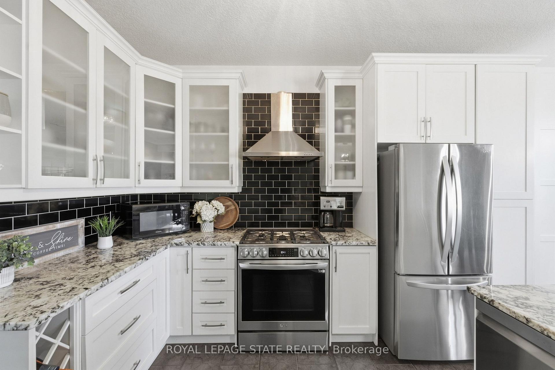Photo 13 of 139 Stoneglen Way, Hamilton, Mount Hope — HOMEH