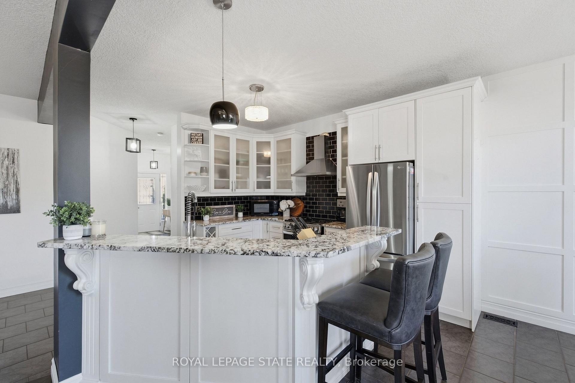 Photo 14 of 139 Stoneglen Way, Hamilton, Mount Hope — HOMEH
