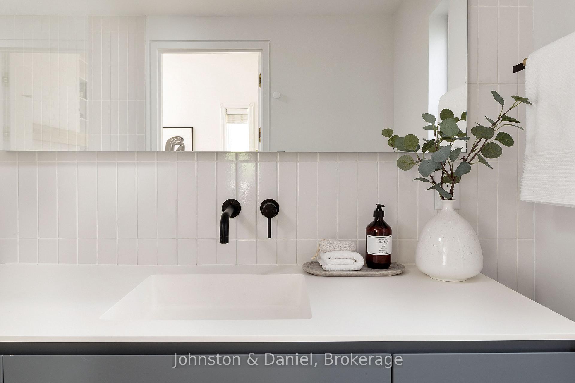 Photo 17 of 56 Grandview Avenue, Toronto, North Riverdale — HOMEH