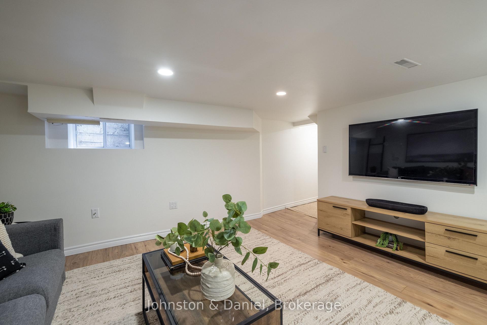 Photo 31 of 56 Grandview Avenue, Toronto, North Riverdale — HOMEH