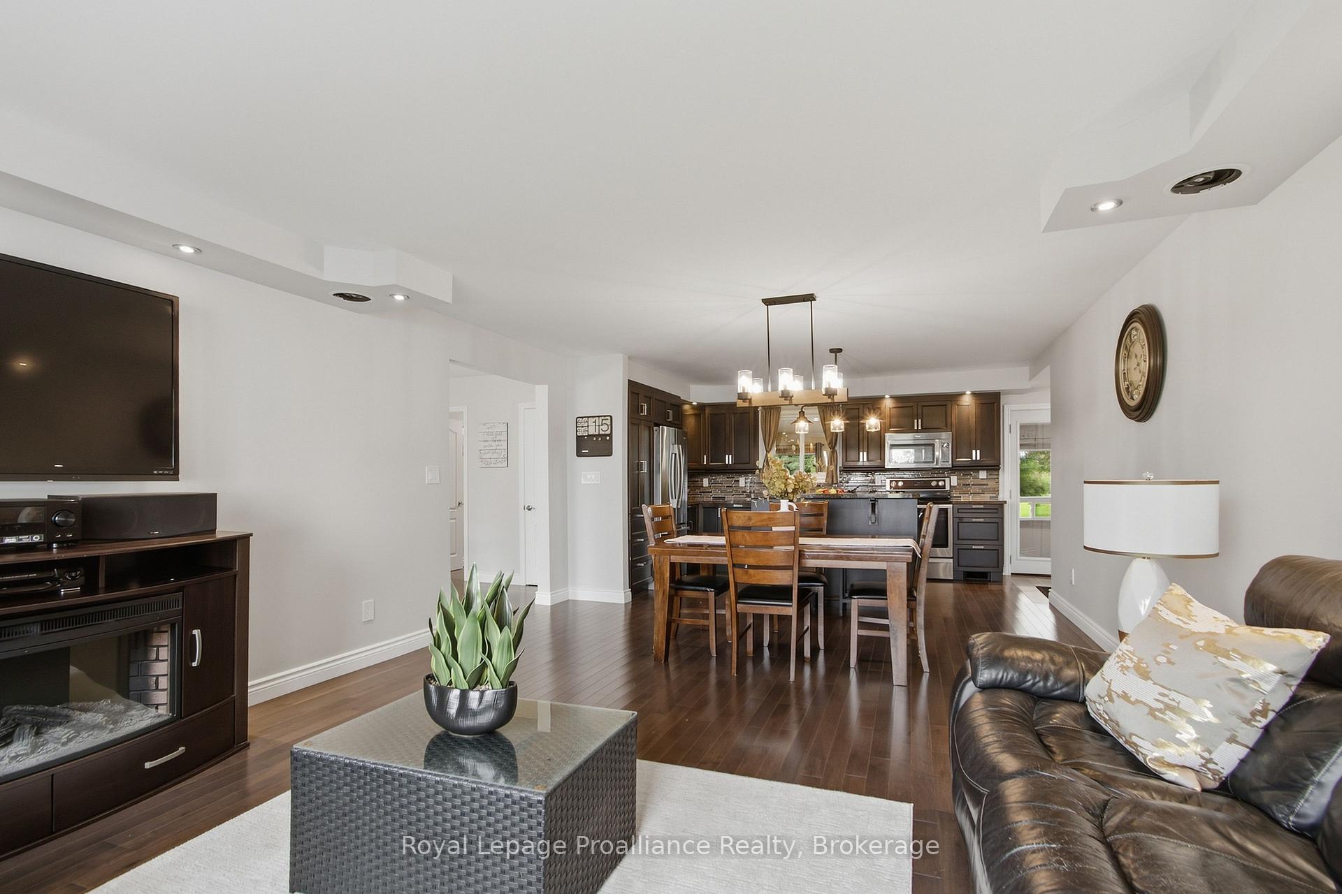 Photo 13 of 328 Ritz Road, Belleville, Thurlow Ward — HOMEH