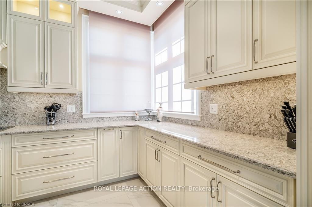 Photo 6 of 49 Ruijs Boulevard, Brantford, Tutela Heights — HOMEH