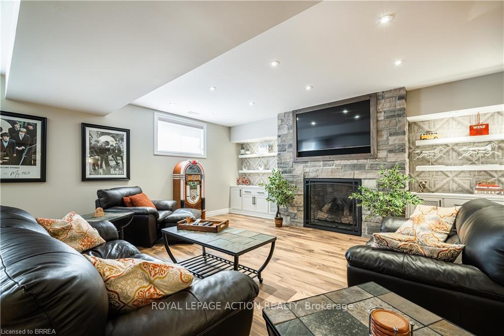 Photo 32 of 49 Ruijs Boulevard, Brantford, Tutela Heights — HOMEH