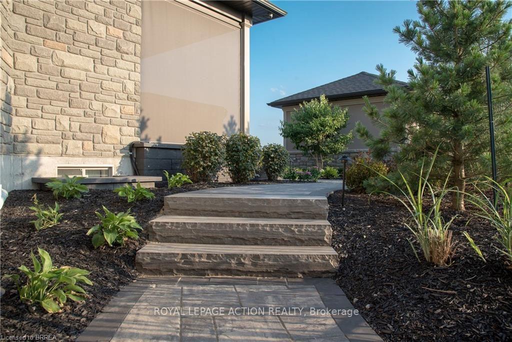 Photo 42 of 49 Ruijs Boulevard, Brantford, Tutela Heights — HOMEH