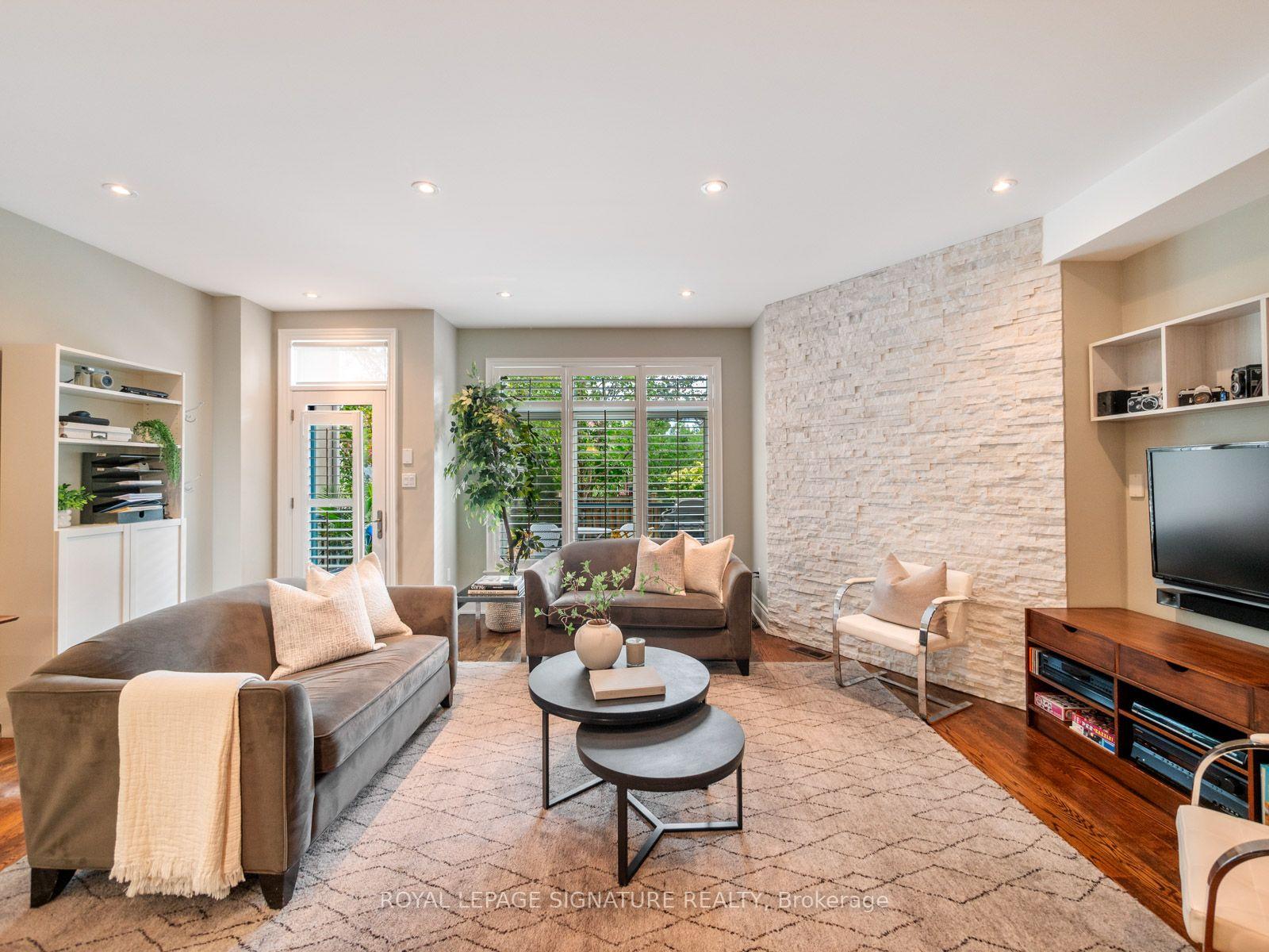 Photo 13 of 351 Cranbrooke Avenue, Toronto, Bedford Park-Nortown — HOMEH