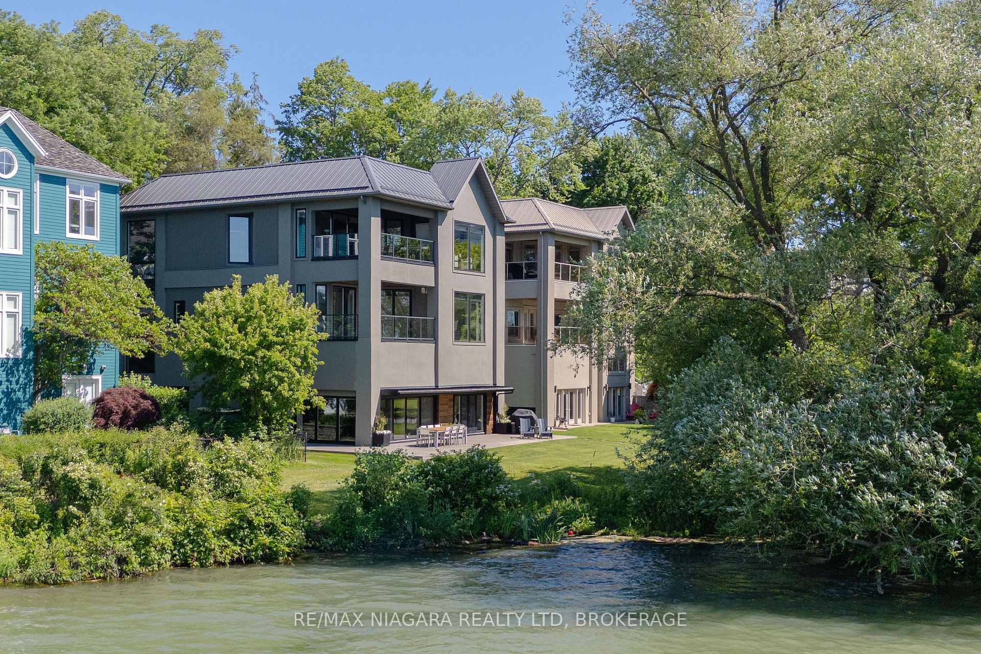 Photo 3 of 33 Canal Street, St. Catharines, Port Dalhousie — HOMEH