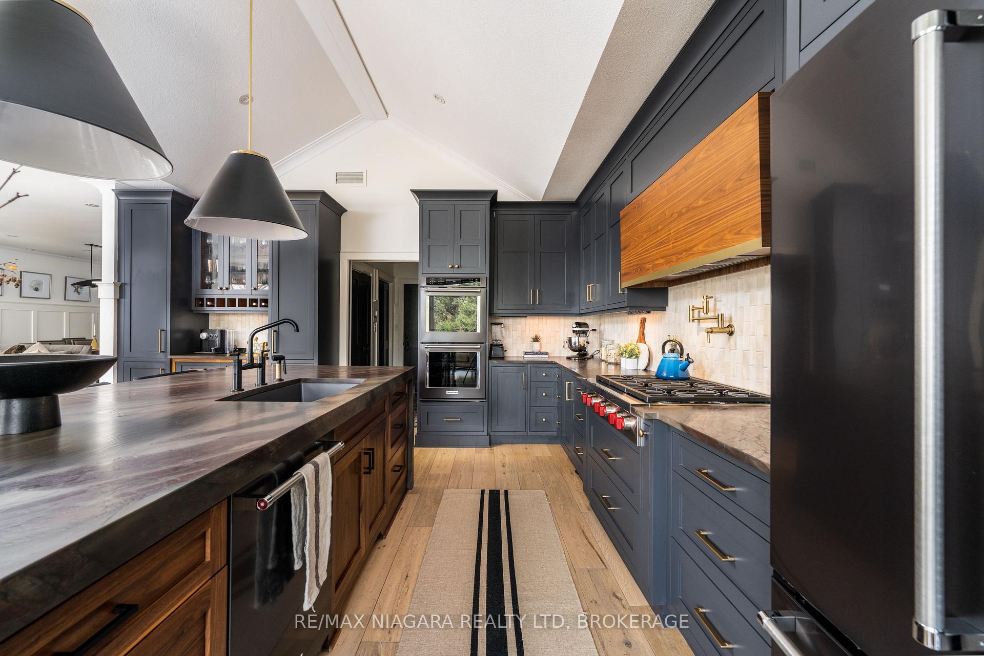 Photo 10 of 33 Canal Street, St. Catharines, Port Dalhousie — HOMEH