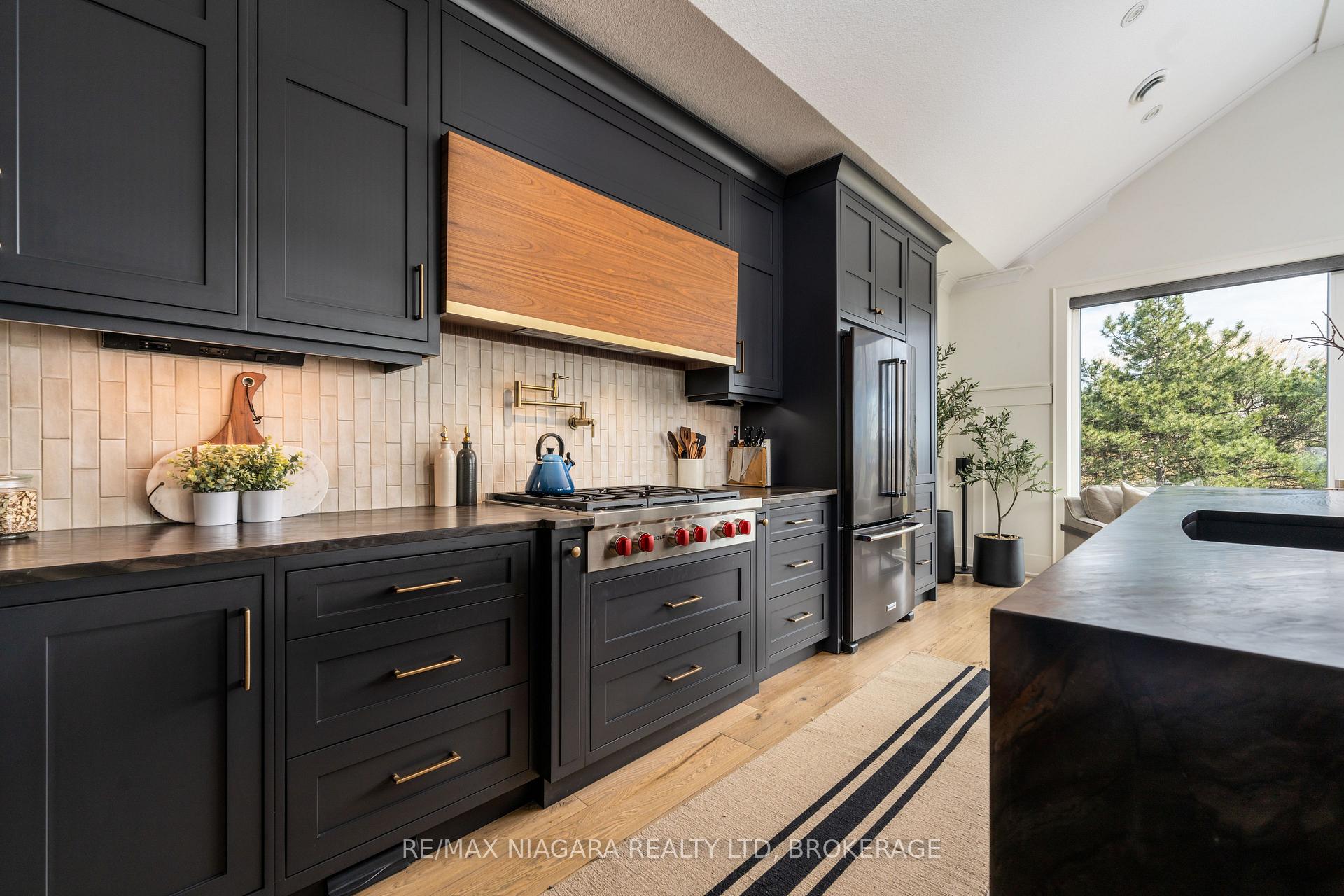 Photo 11 of 33 Canal Street, St. Catharines, Port Dalhousie — HOMEH