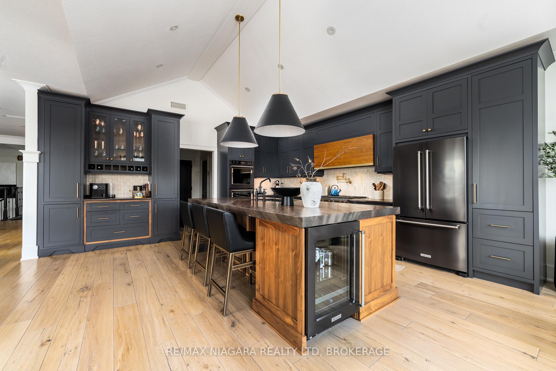 Photo 12 of 33 Canal Street, St. Catharines, Port Dalhousie — HOMEH