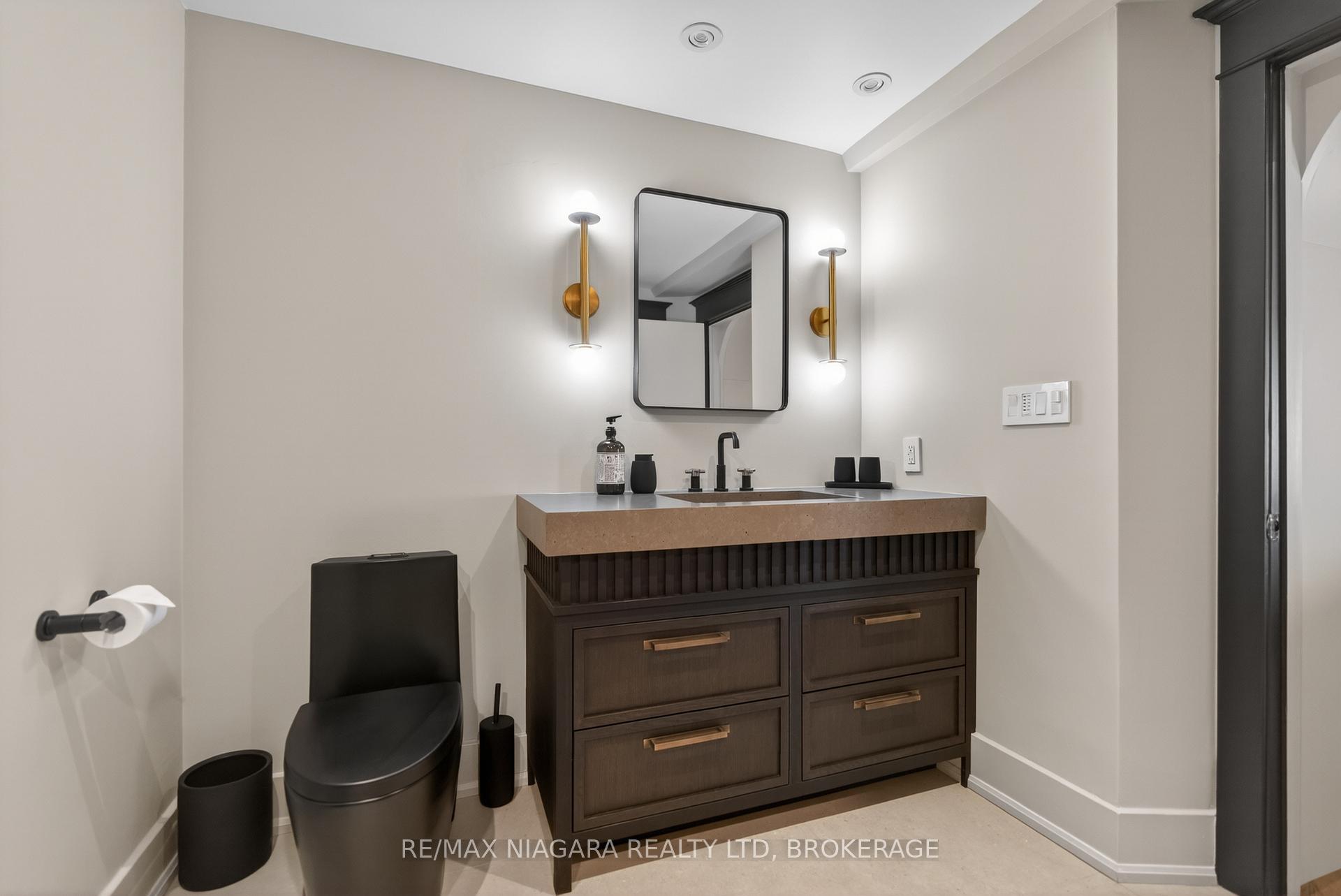 Photo 42 of 33 Canal Street, St. Catharines, Port Dalhousie — HOMEH