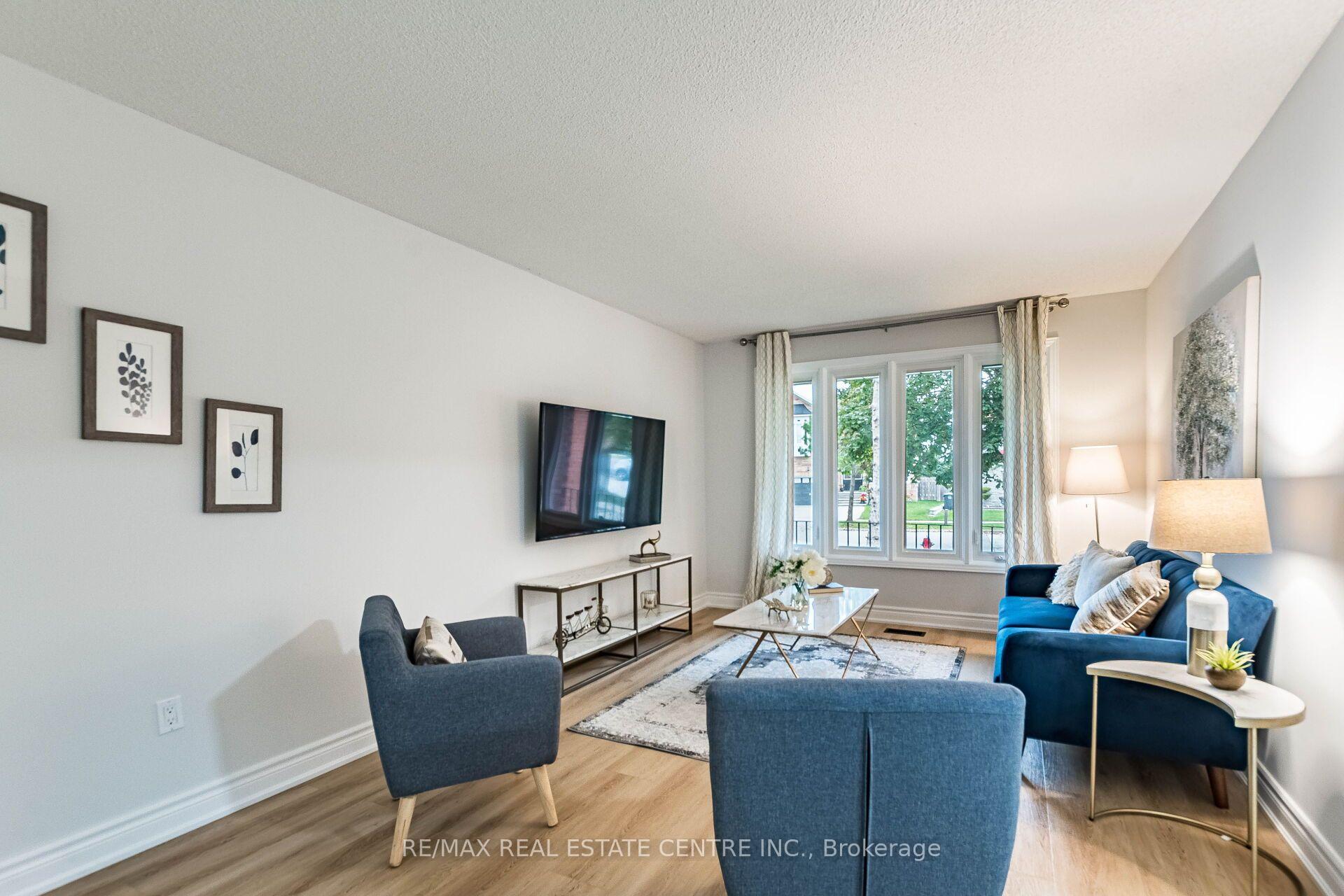 Photo 5 of 829 Stargazer Drive, Mississauga, East Credit — HOMEH