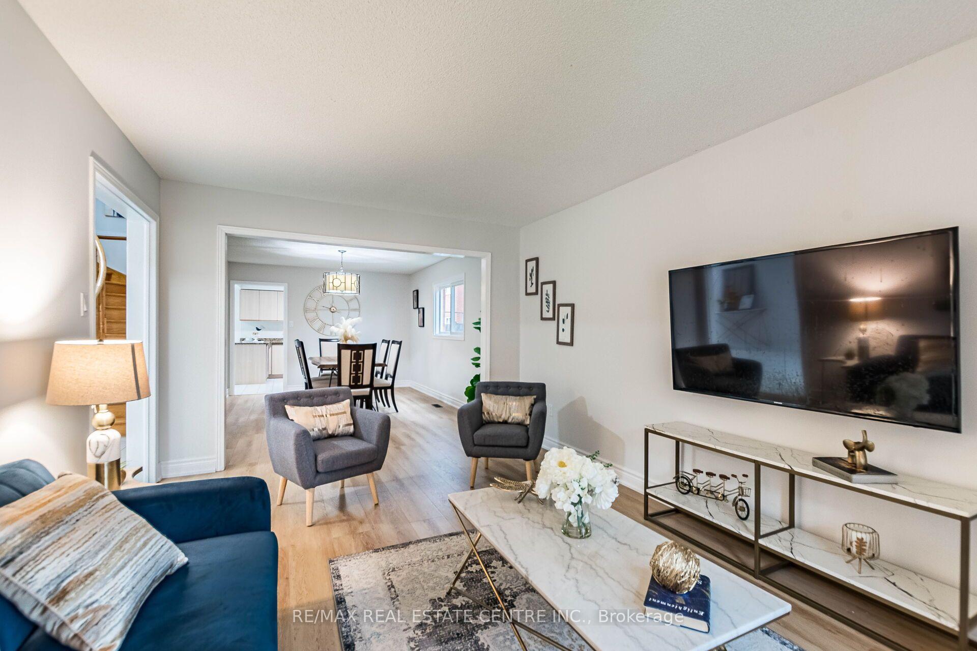Photo 6 of 829 Stargazer Drive, Mississauga, East Credit — HOMEH
