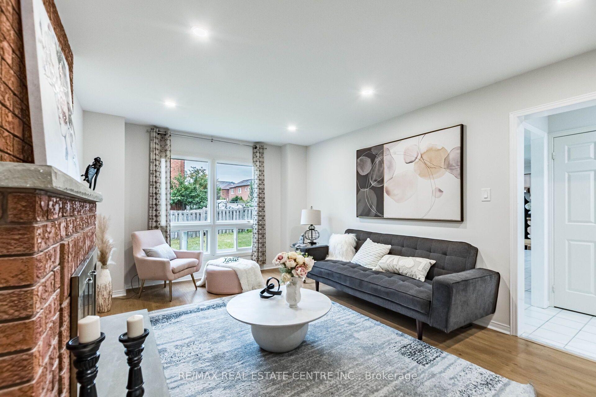 Photo 8 of 829 Stargazer Drive, Mississauga, East Credit — HOMEH
