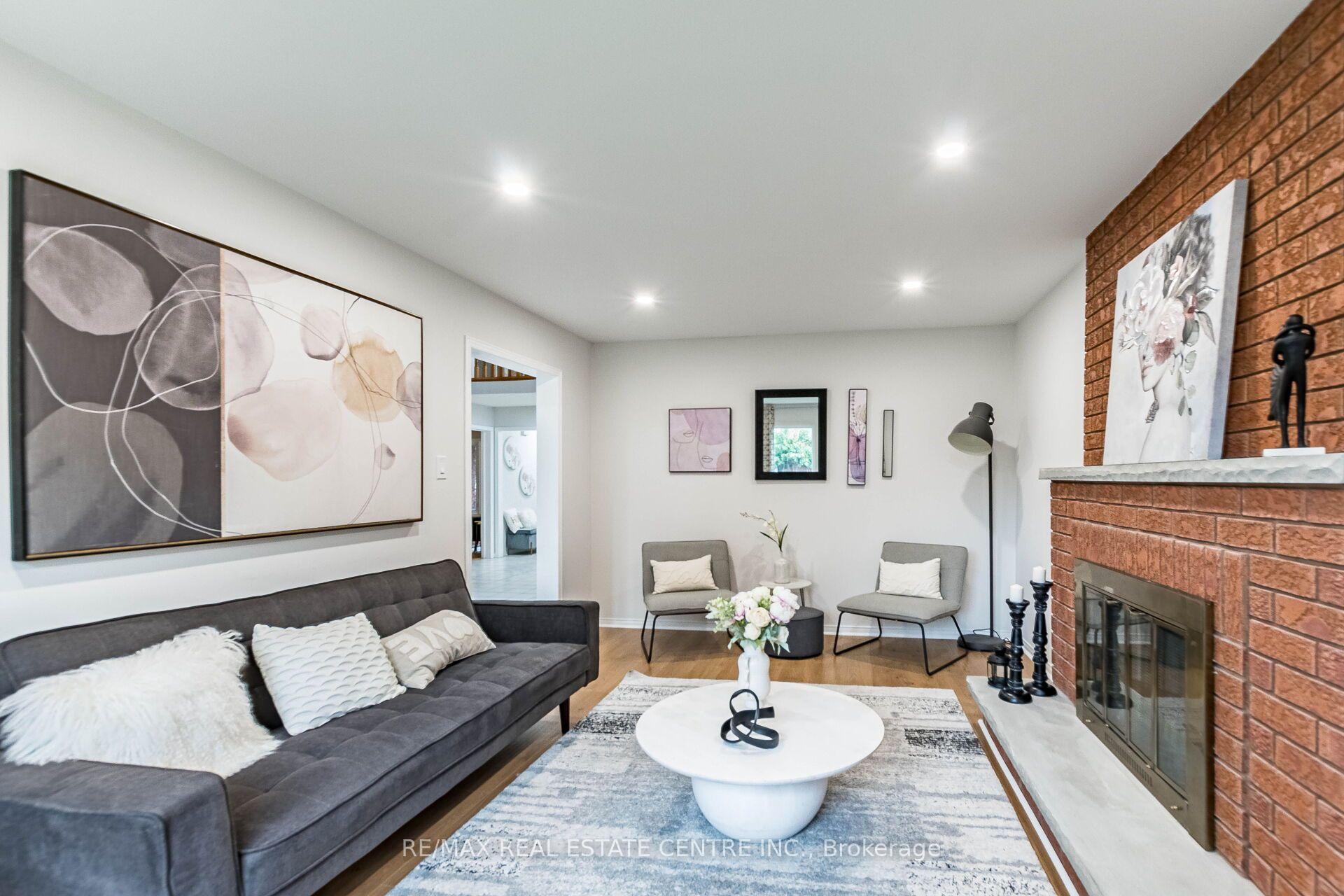 Photo 10 of 829 Stargazer Drive, Mississauga, East Credit — HOMEH