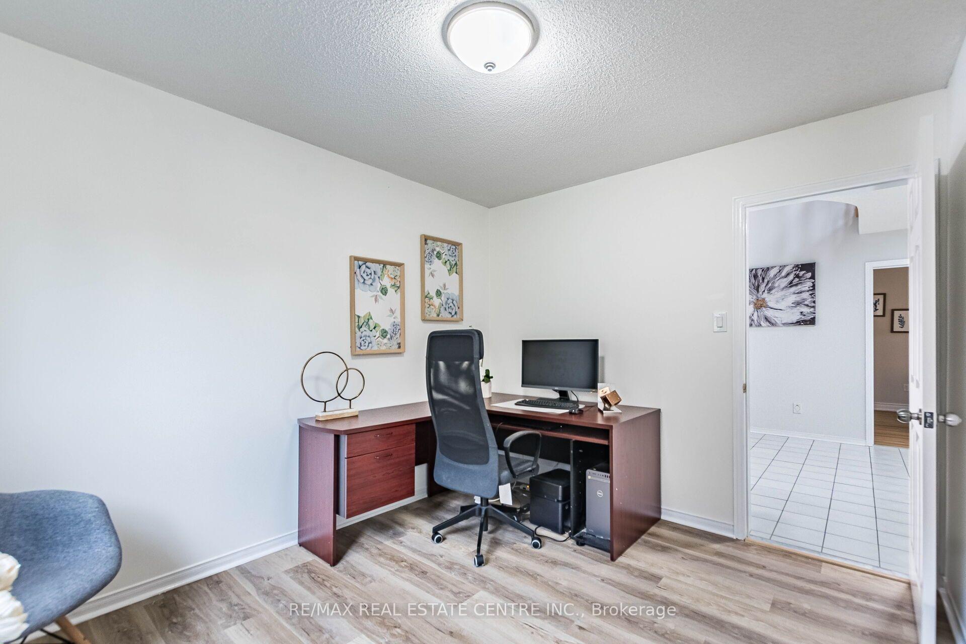 Photo 12 of 829 Stargazer Drive, Mississauga, East Credit — HOMEH