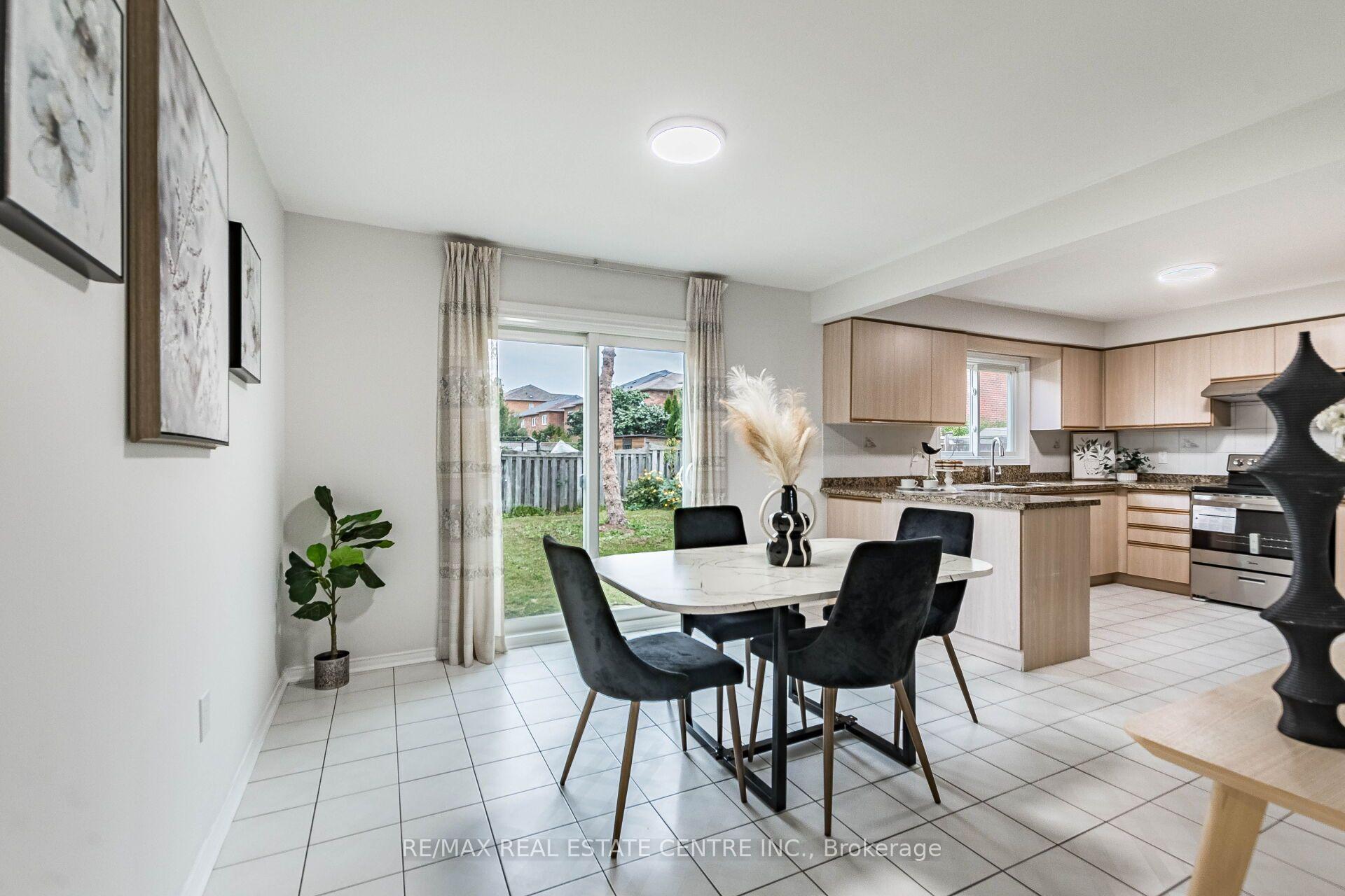 Photo 17 of 829 Stargazer Drive, Mississauga, East Credit — HOMEH