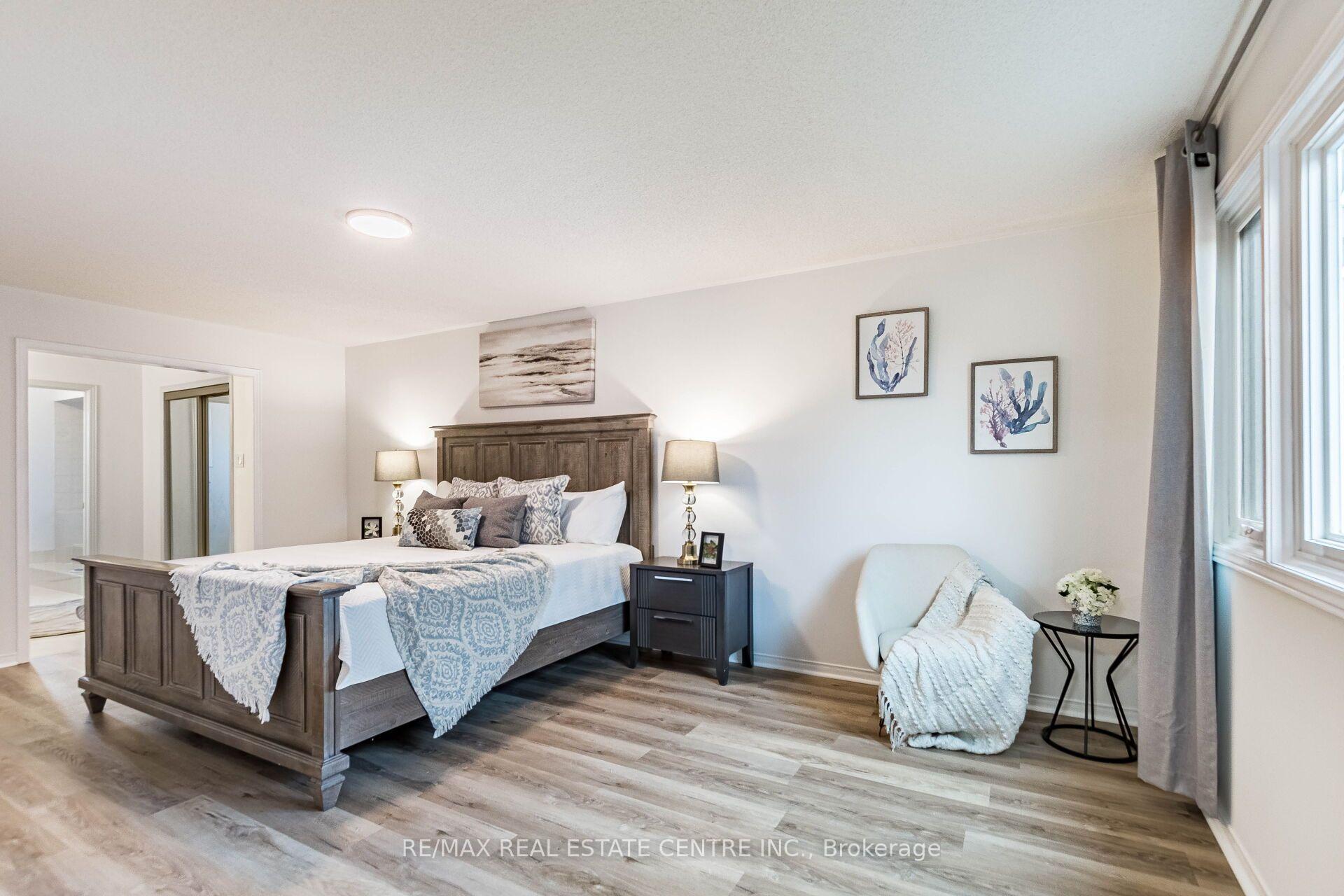 Photo 22 of 829 Stargazer Drive, Mississauga, East Credit — HOMEH