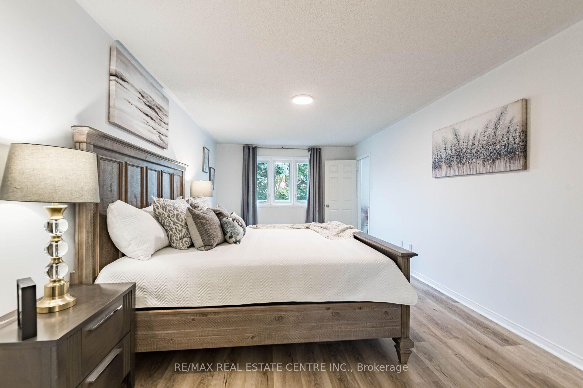 Photo 23 of 829 Stargazer Drive, Mississauga, East Credit — HOMEH