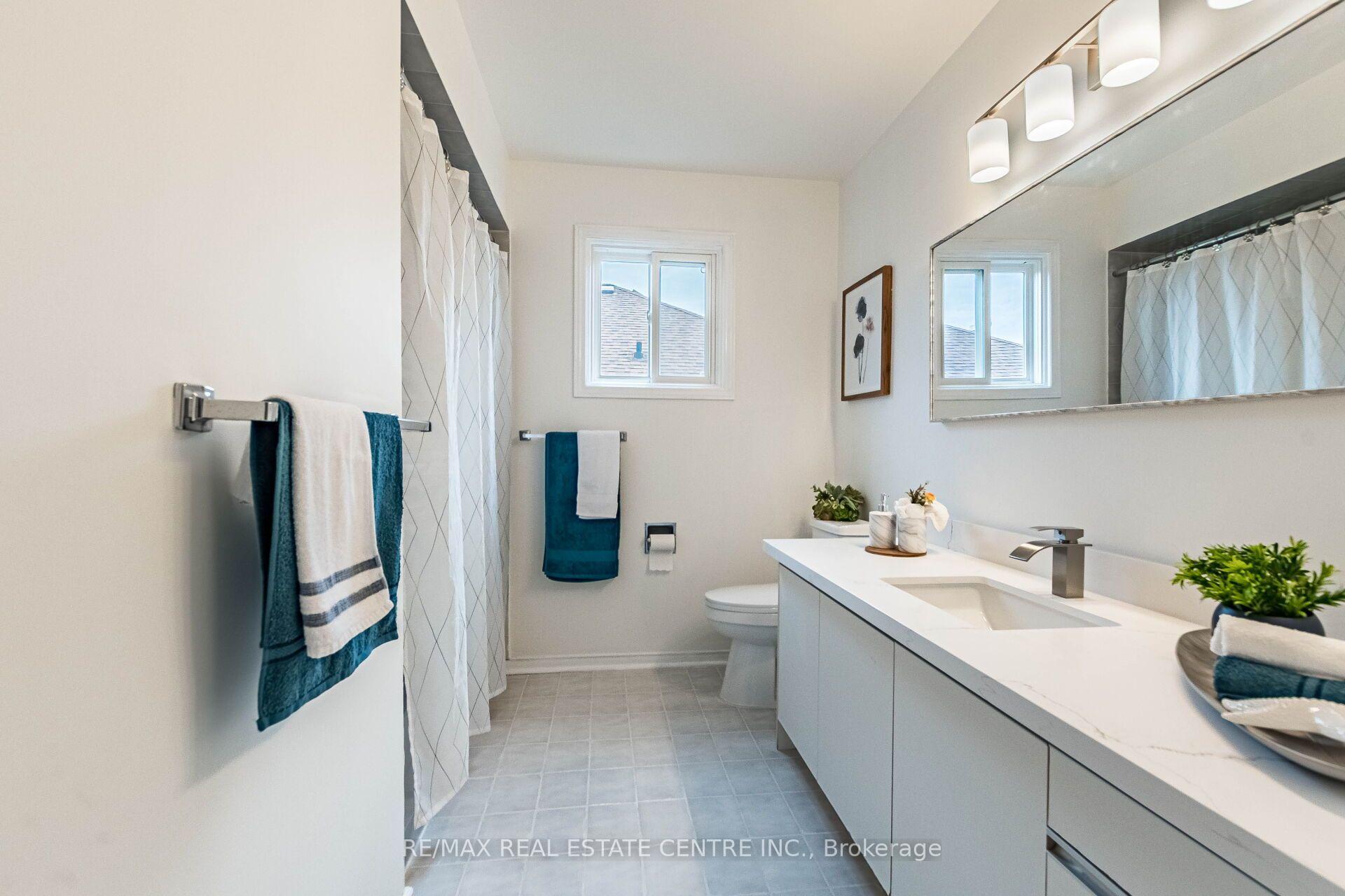 Photo 32 of 829 Stargazer Drive, Mississauga, East Credit — HOMEH