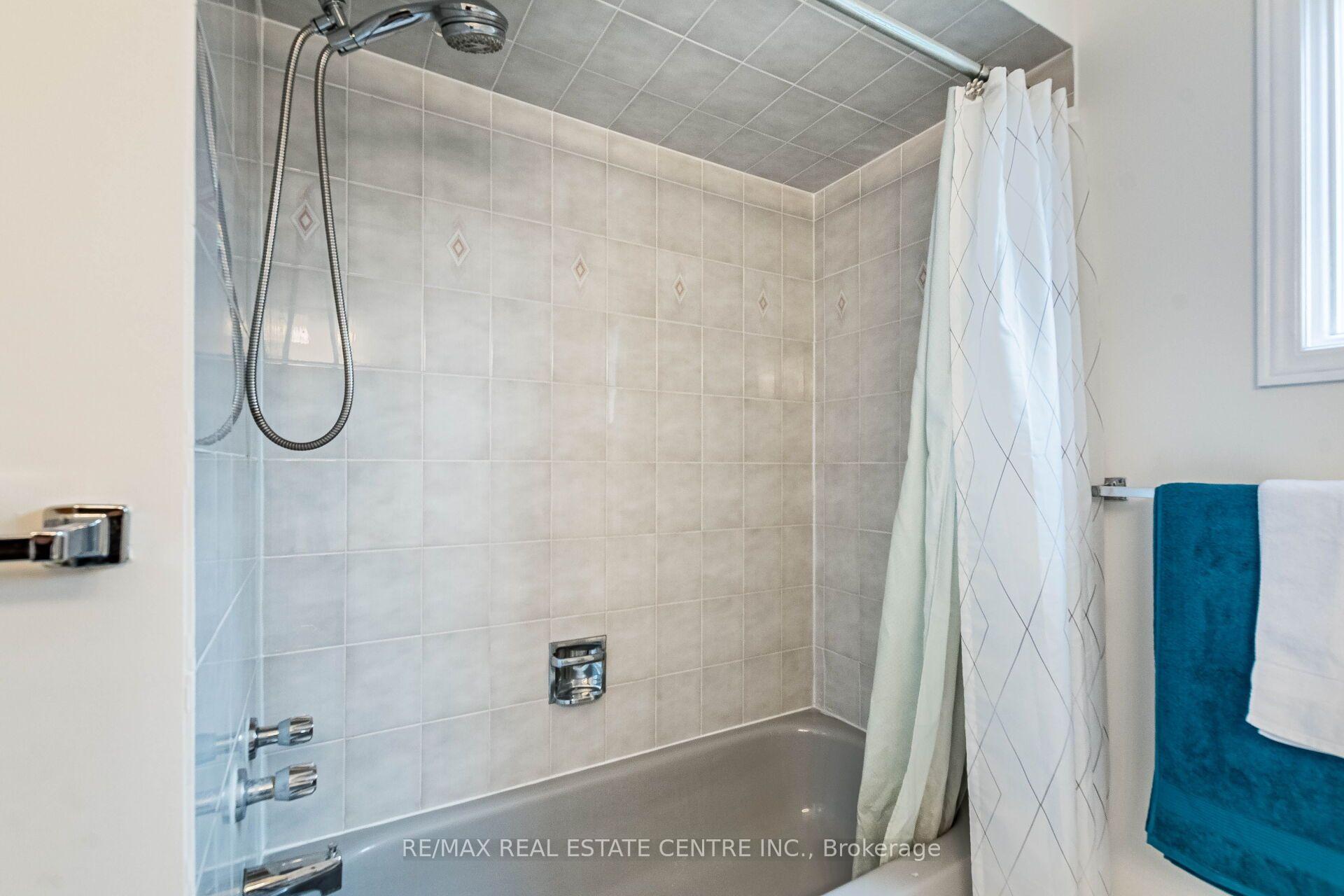 Photo 33 of 829 Stargazer Drive, Mississauga, East Credit — HOMEH
