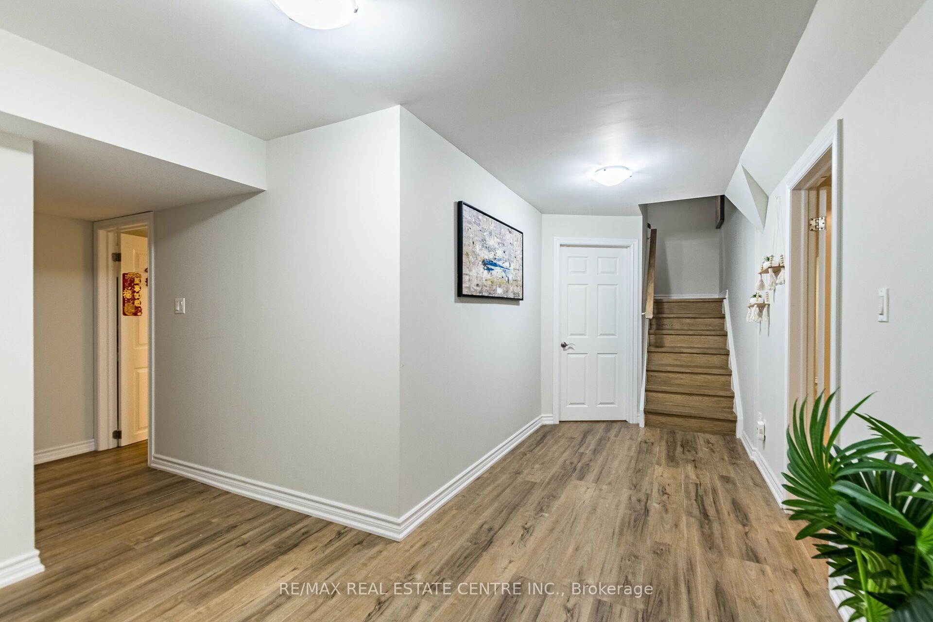 Photo 35 of 829 Stargazer Drive, Mississauga, East Credit — HOMEH