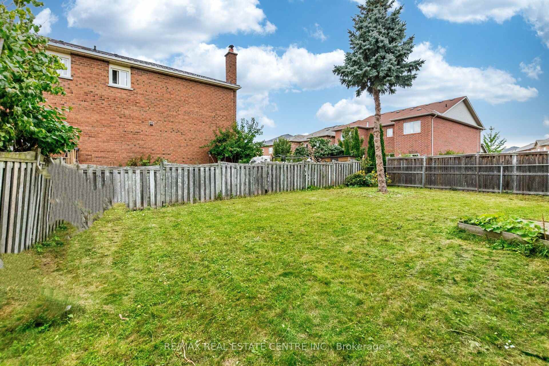 Photo 44 of 829 Stargazer Drive, Mississauga, East Credit — HOMEH