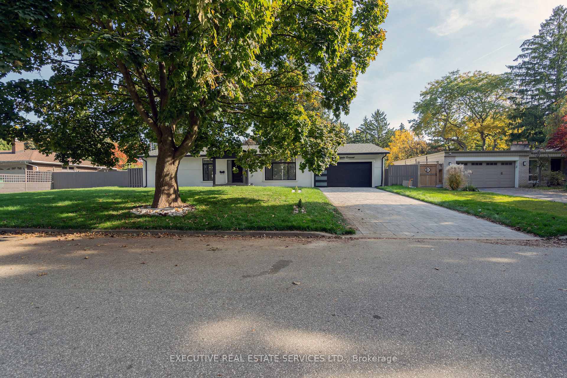 Photo 2 of 646 Sequin Crescent, Mississauga, Lorne Park — HOMEH