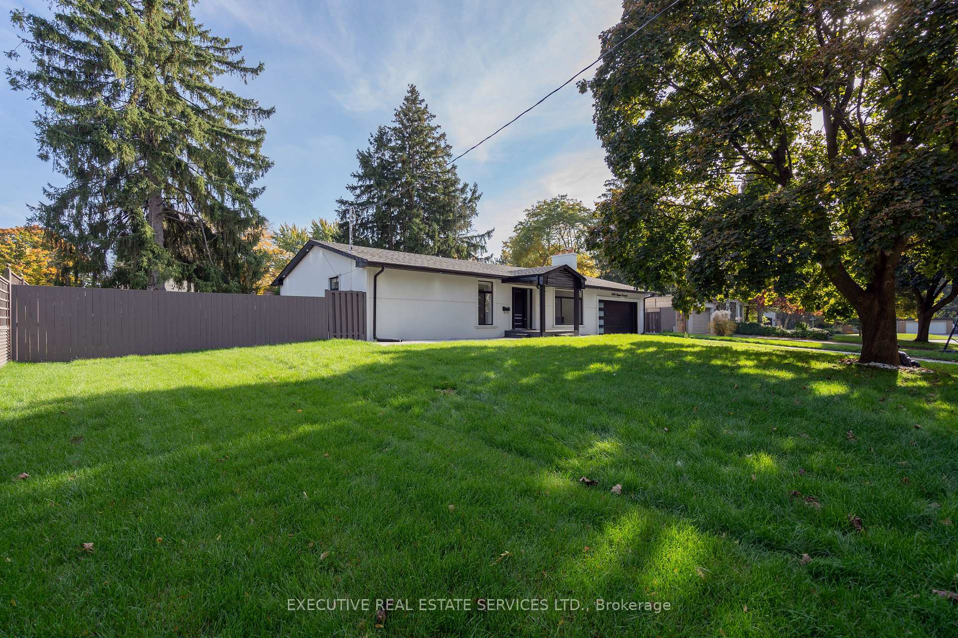Photo 4 of 646 Sequin Crescent, Mississauga, Lorne Park — HOMEH