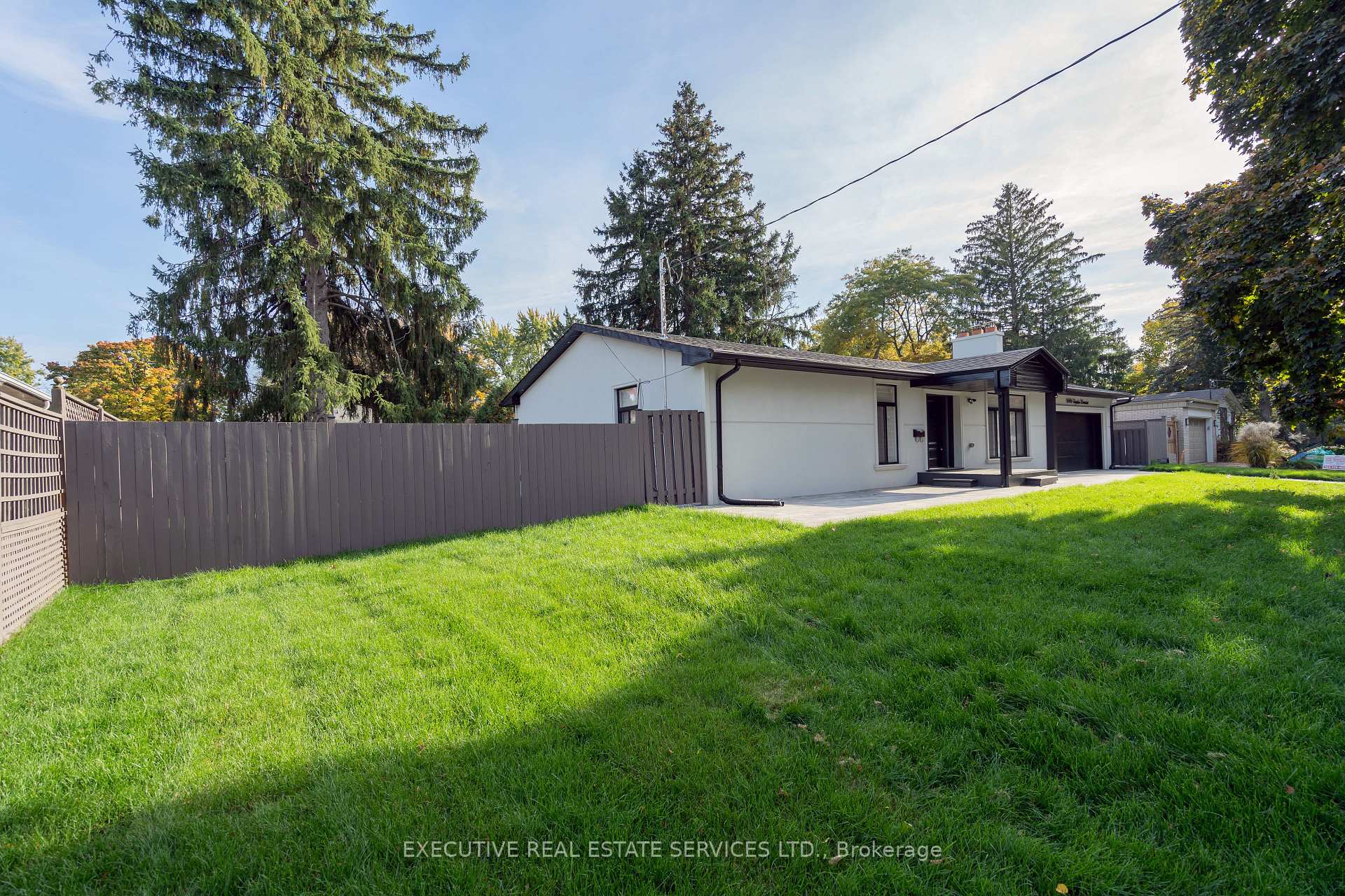 Photo 5 of 646 Sequin Crescent, Mississauga, Lorne Park — HOMEH