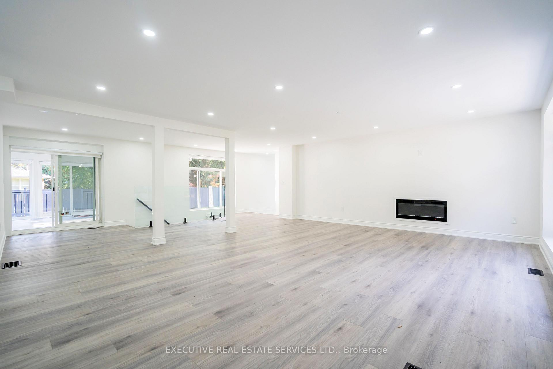 Photo 9 of 646 Sequin Crescent, Mississauga, Lorne Park — HOMEH