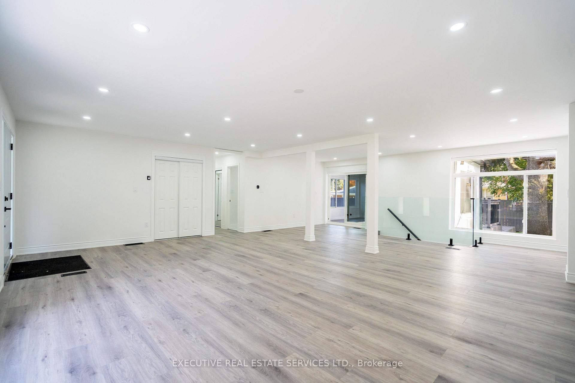 Photo 10 of 646 Sequin Crescent, Mississauga, Lorne Park — HOMEH