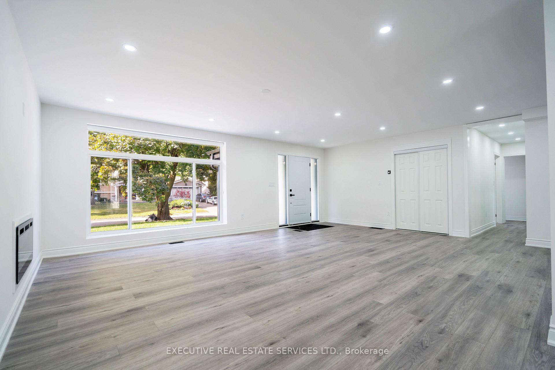 Photo 11 of 646 Sequin Crescent, Mississauga, Lorne Park — HOMEH