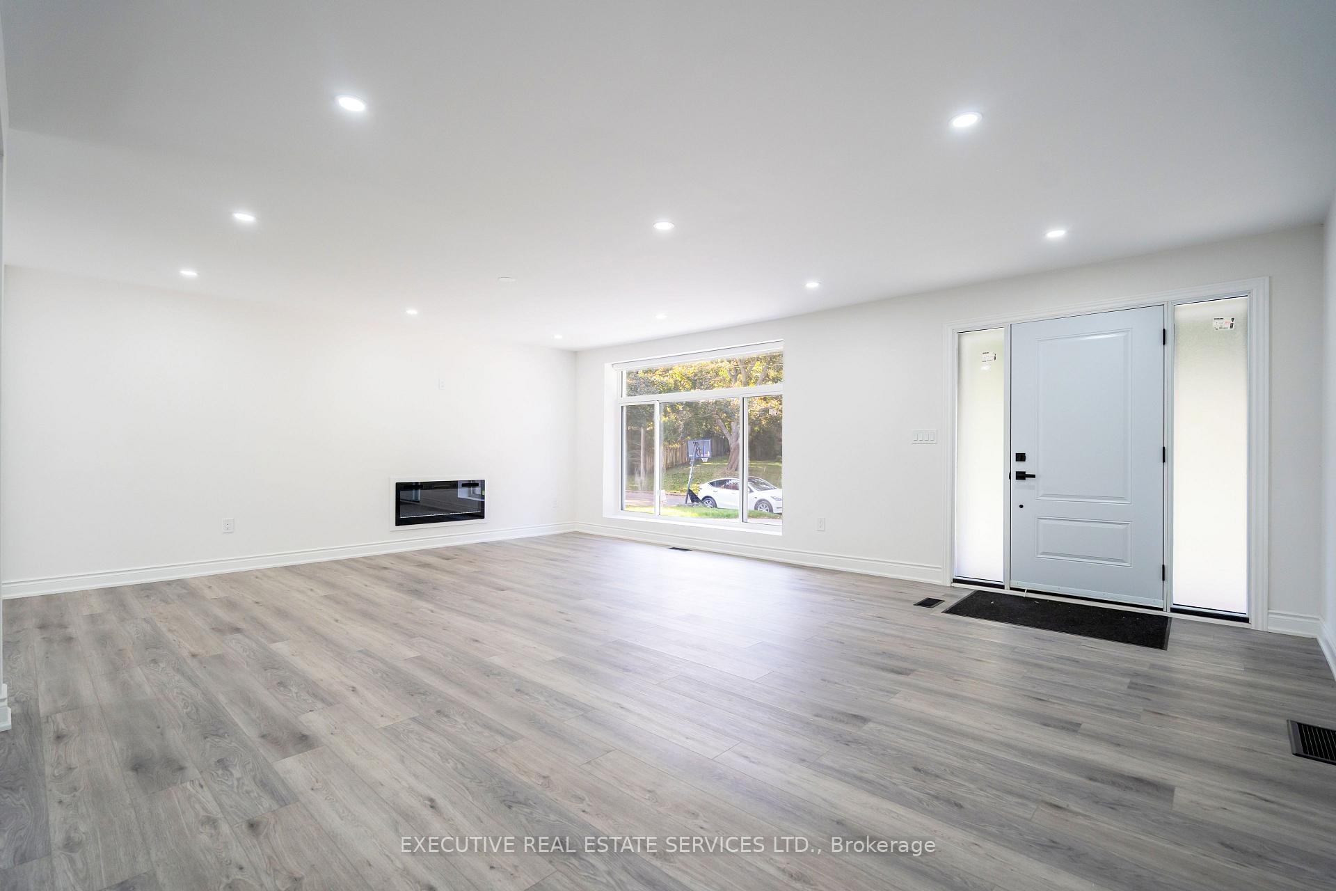 Photo 12 of 646 Sequin Crescent, Mississauga, Lorne Park — HOMEH