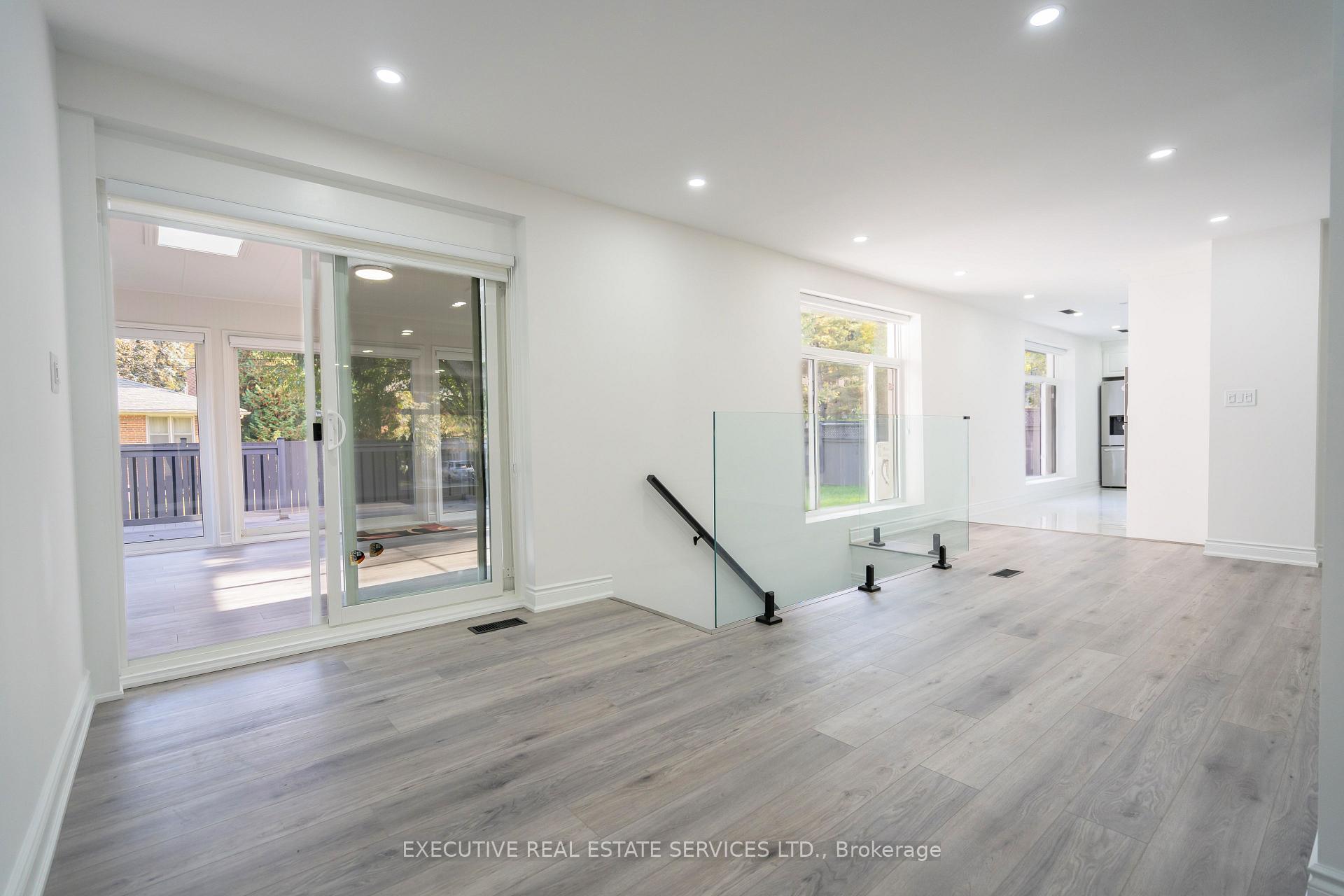 Photo 13 of 646 Sequin Crescent, Mississauga, Lorne Park — HOMEH