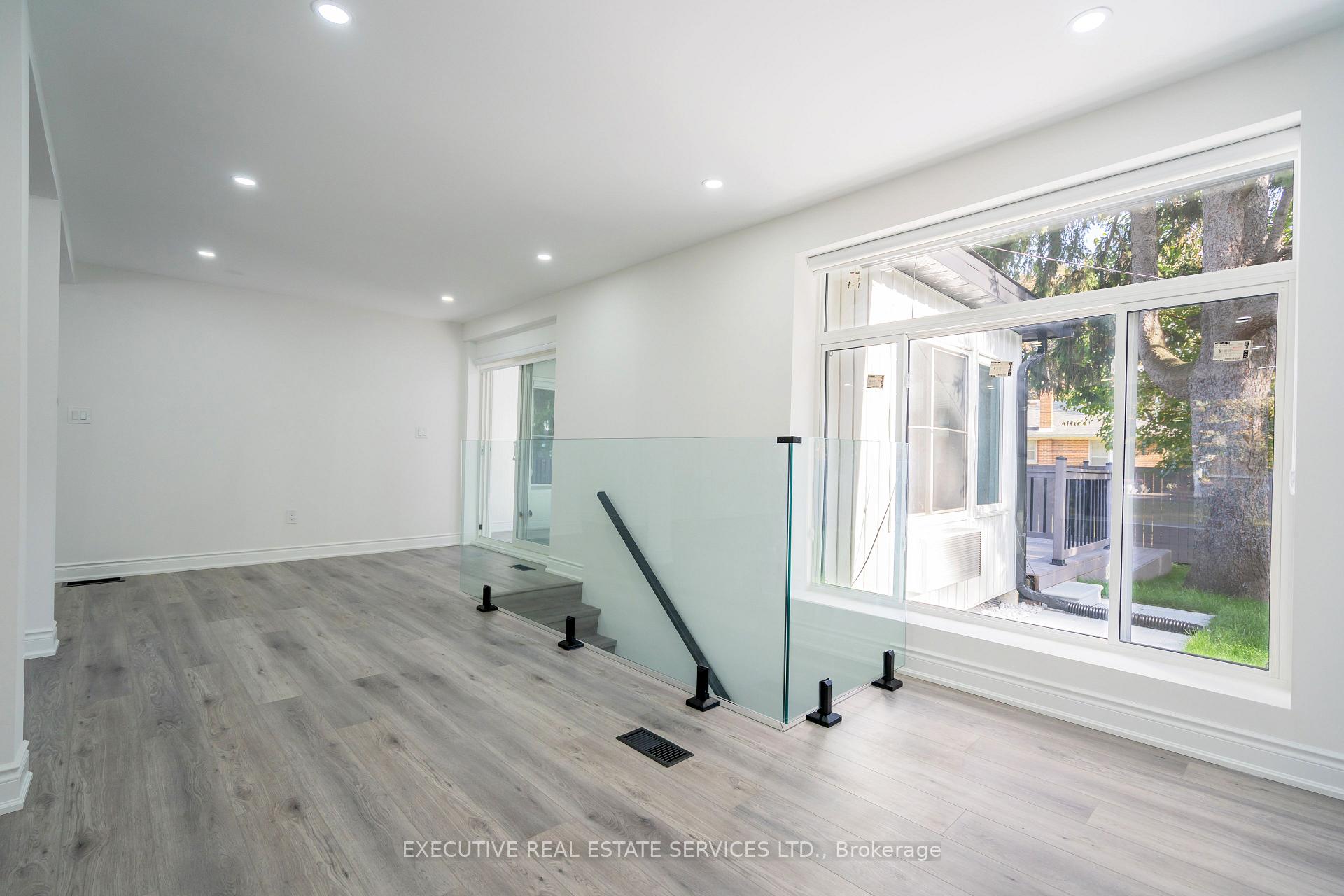 Photo 14 of 646 Sequin Crescent, Mississauga, Lorne Park — HOMEH
