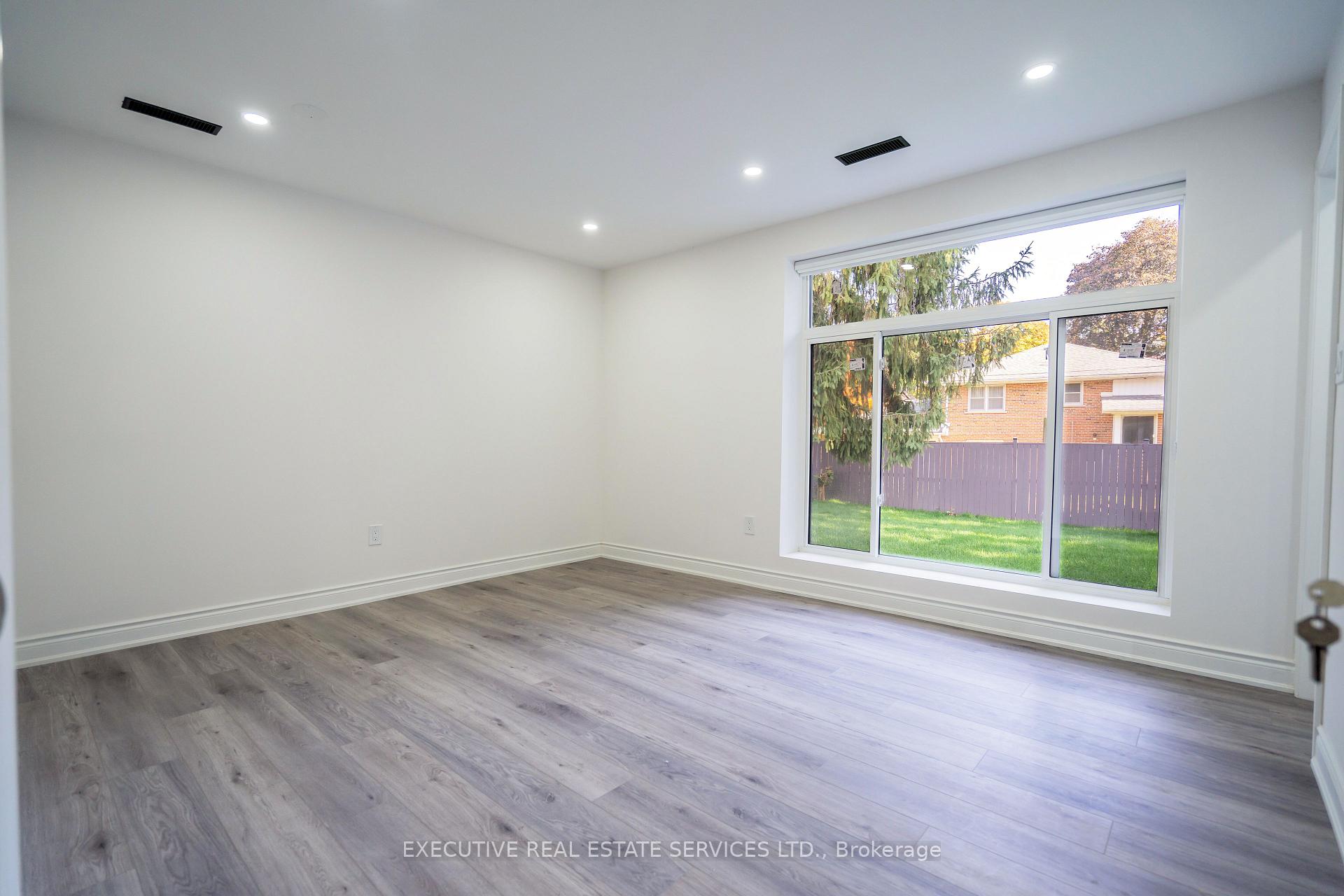 Photo 21 of 646 Sequin Crescent, Mississauga, Lorne Park — HOMEH