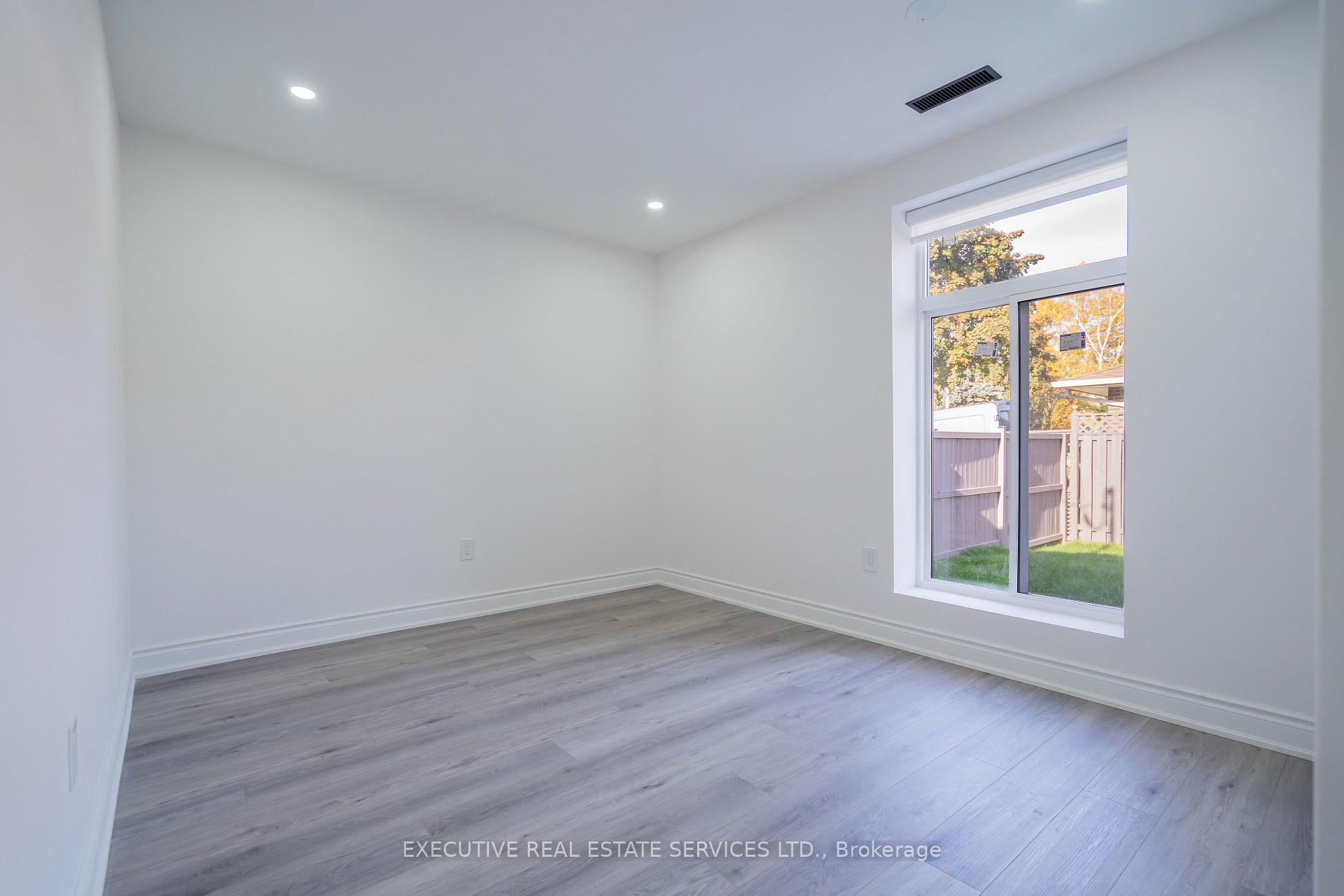 Photo 24 of 646 Sequin Crescent, Mississauga, Lorne Park — HOMEH